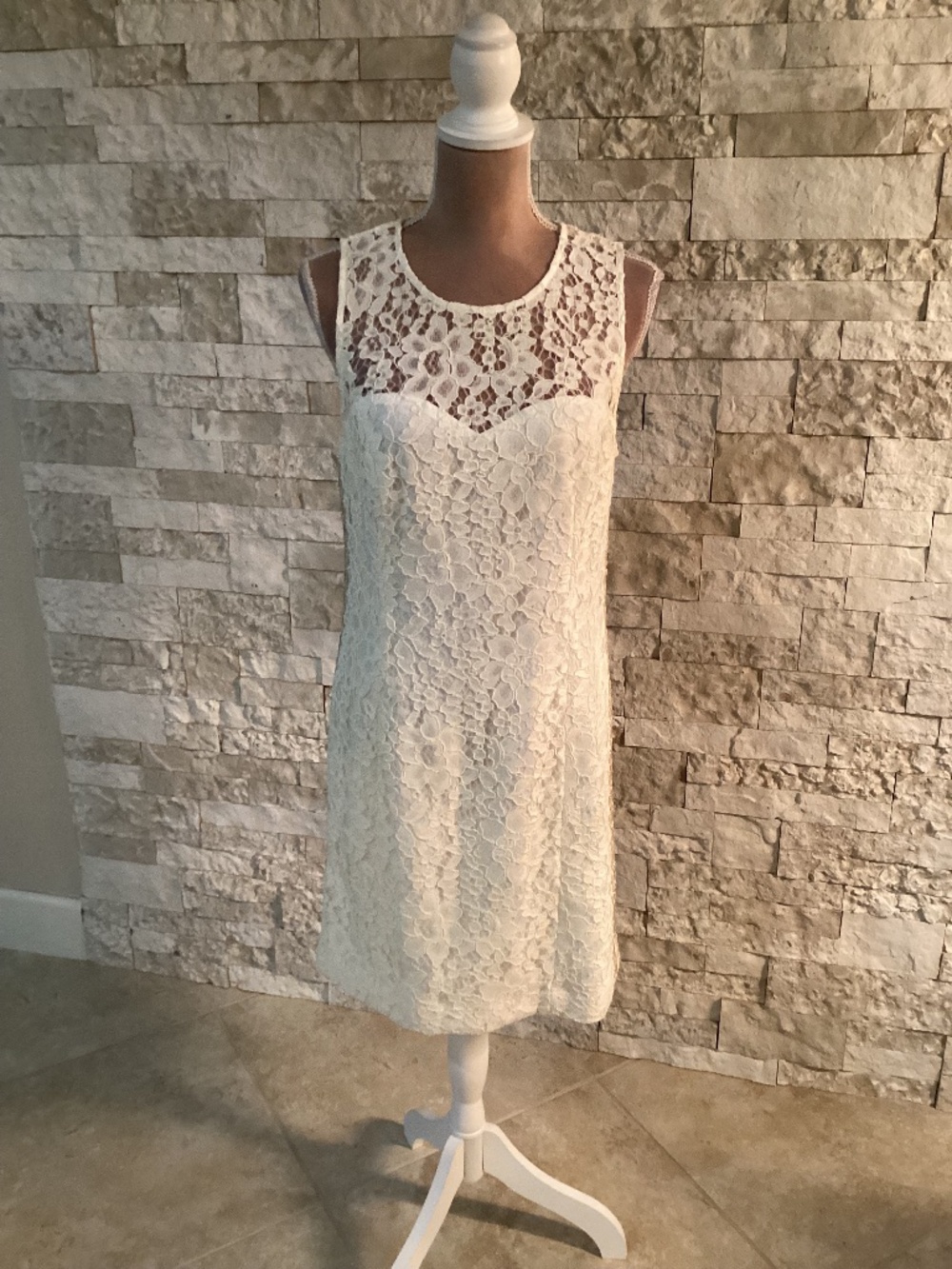 Lilly Pulitzer Mila Lace Shift Dress White Gold Trim NWOT Size 8